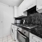 Paddington Station Paradise For Up To 4 Guests! Dream Apartment 2 Mins Walk From Station With Extra Double Sofa Bed!
