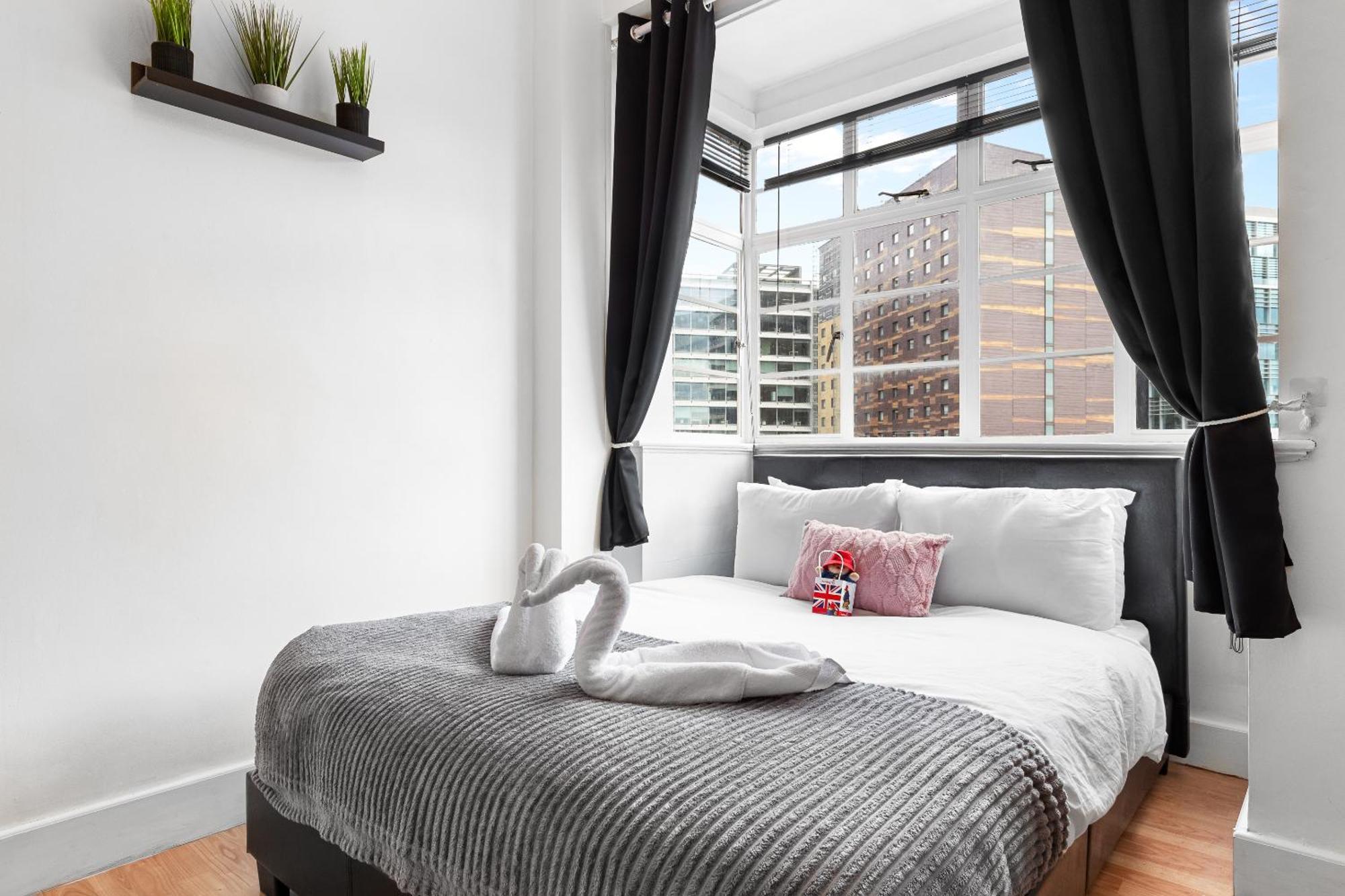 Paddington Station Paradise For Up To 4 Guests! Dream 2 Mins Walk From Station With Extra Double Sofa Bed!