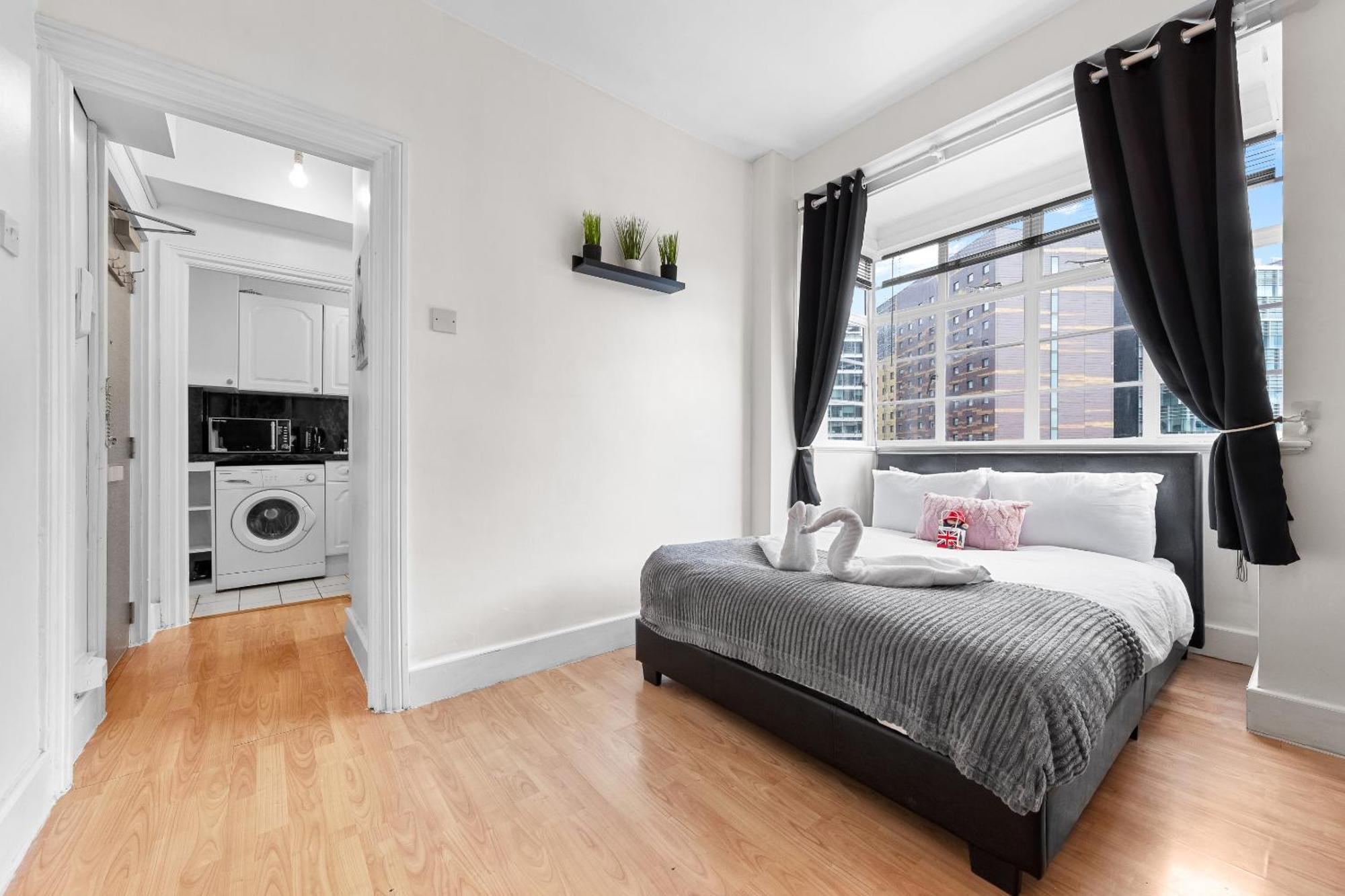 Paddington Station Paradise For Up To 4 Guests! Dream 2 Mins Walk From Station With Extra Double Sofa Bed!